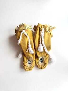 Handmade Inuit Yellow Beaded Suede Leather Fringed Braided Tie Mukluk Boots